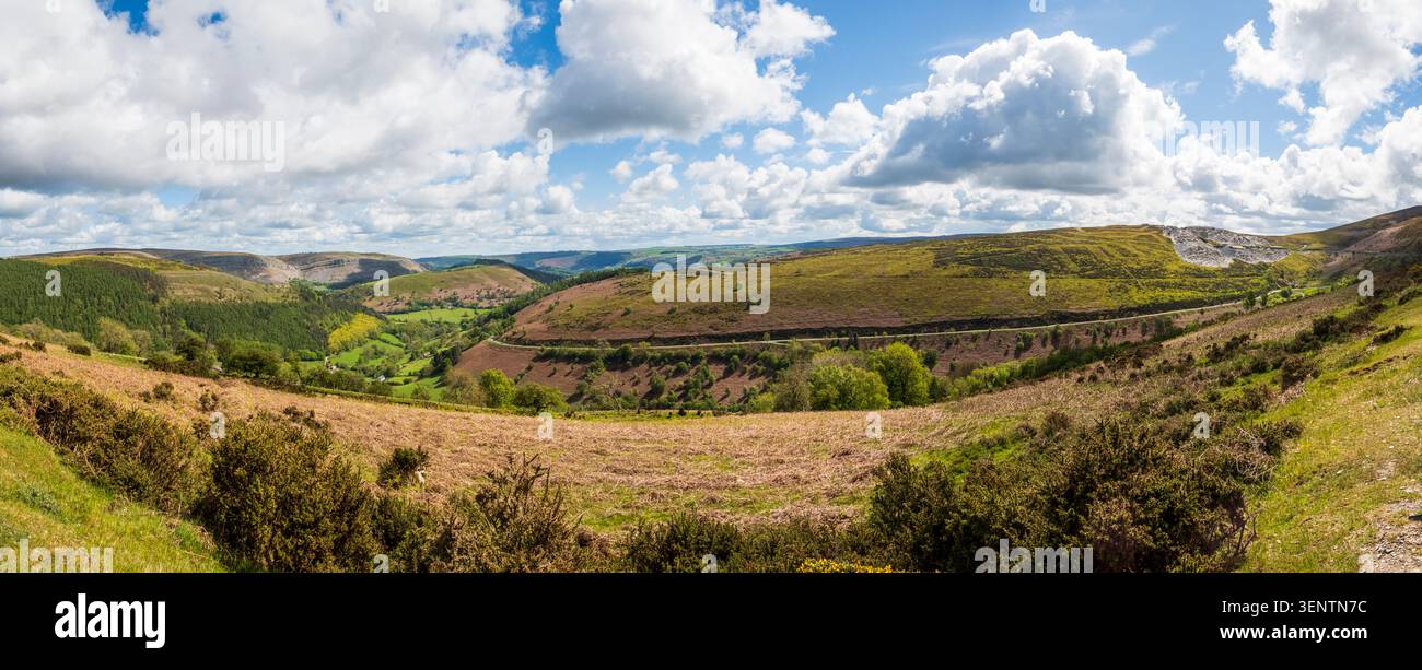 Panorama des dramatischen Horseshoe Pass, Llangollen, Wales, Großbritannien Stockfoto