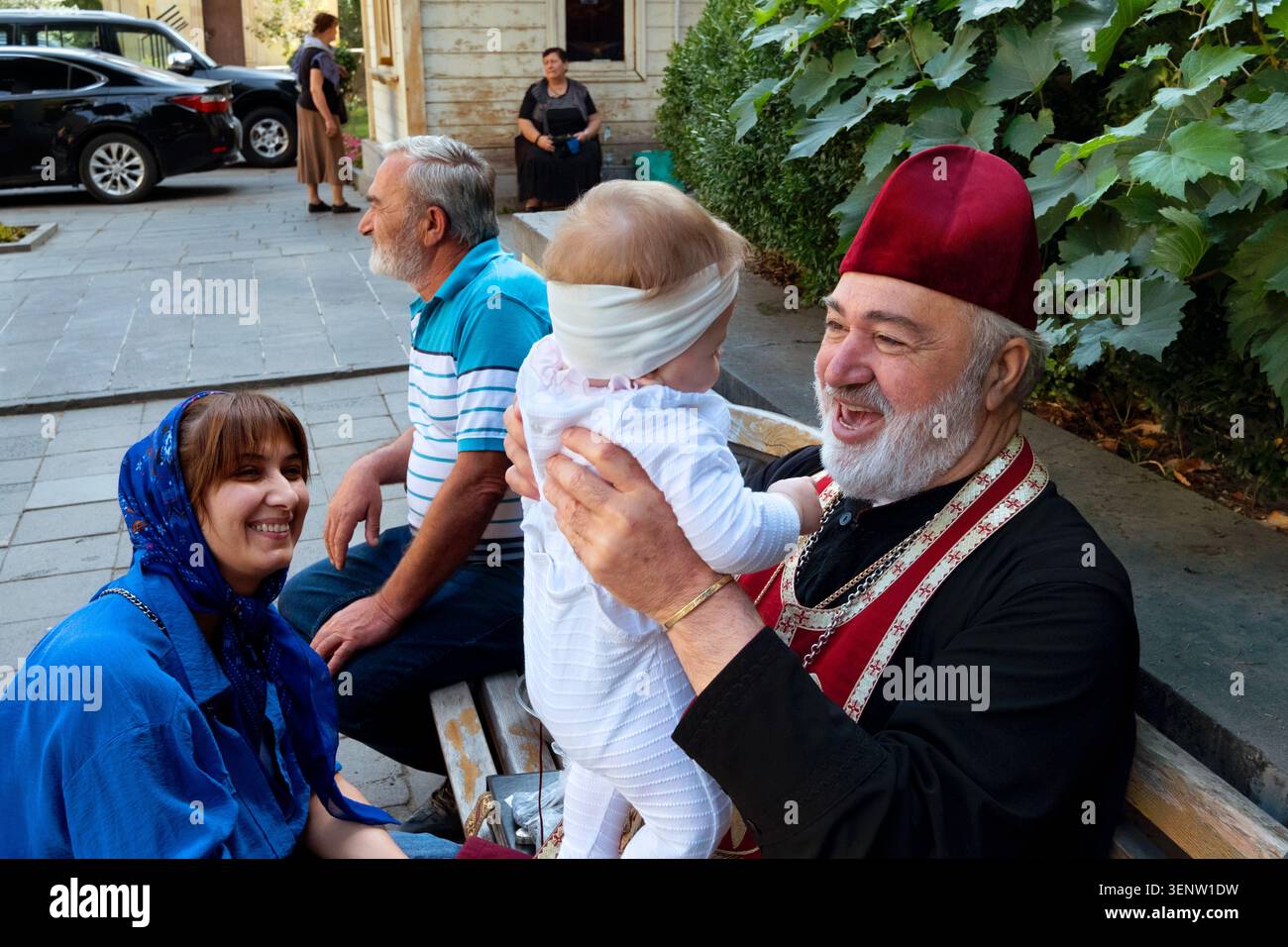 Orthodoxer Priester, Kaschveti St. George Church, Tiflis, Georgien, Kaukasus, Eurasien, Osteuropa Stockfoto