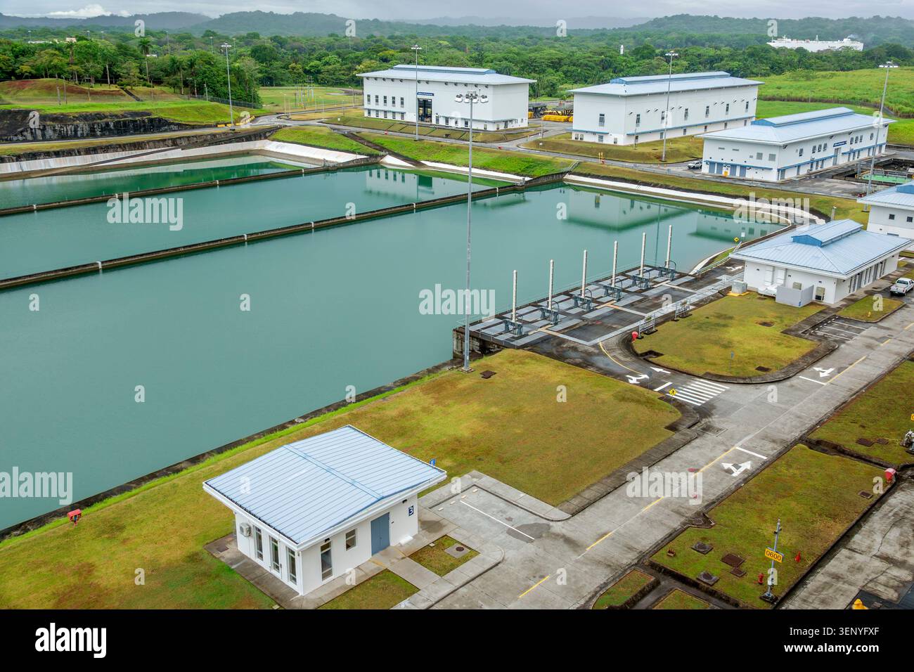 Panamakanal, Wassersparbecken, Schleusenerweiterungsprojekt, Kanalinfrastruktur, Ingenieureinrichtung, Industriekomplex, Wasserwirtschaft, Seetransport Stockfoto