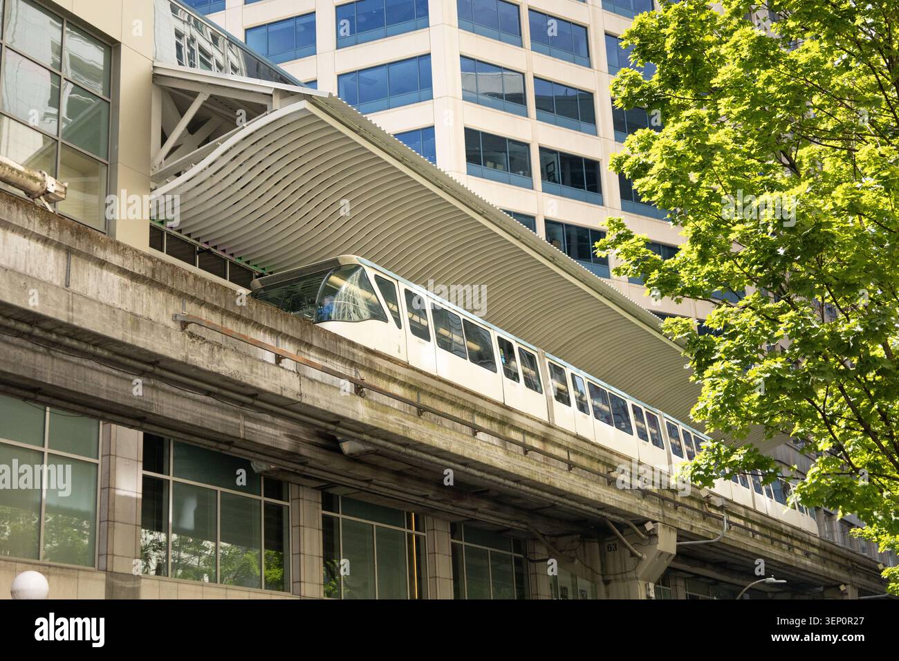 Seattle Center Monorail Ankunft an Westlake Center Station in Downtown Seattle Washington USA Stockfoto
