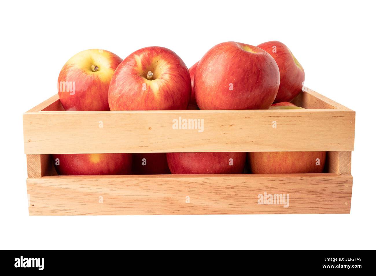 Apfelfrucht in Holzkiste isolieren auf weißem Hintergrund mit Clipping Pfad. Stockfoto