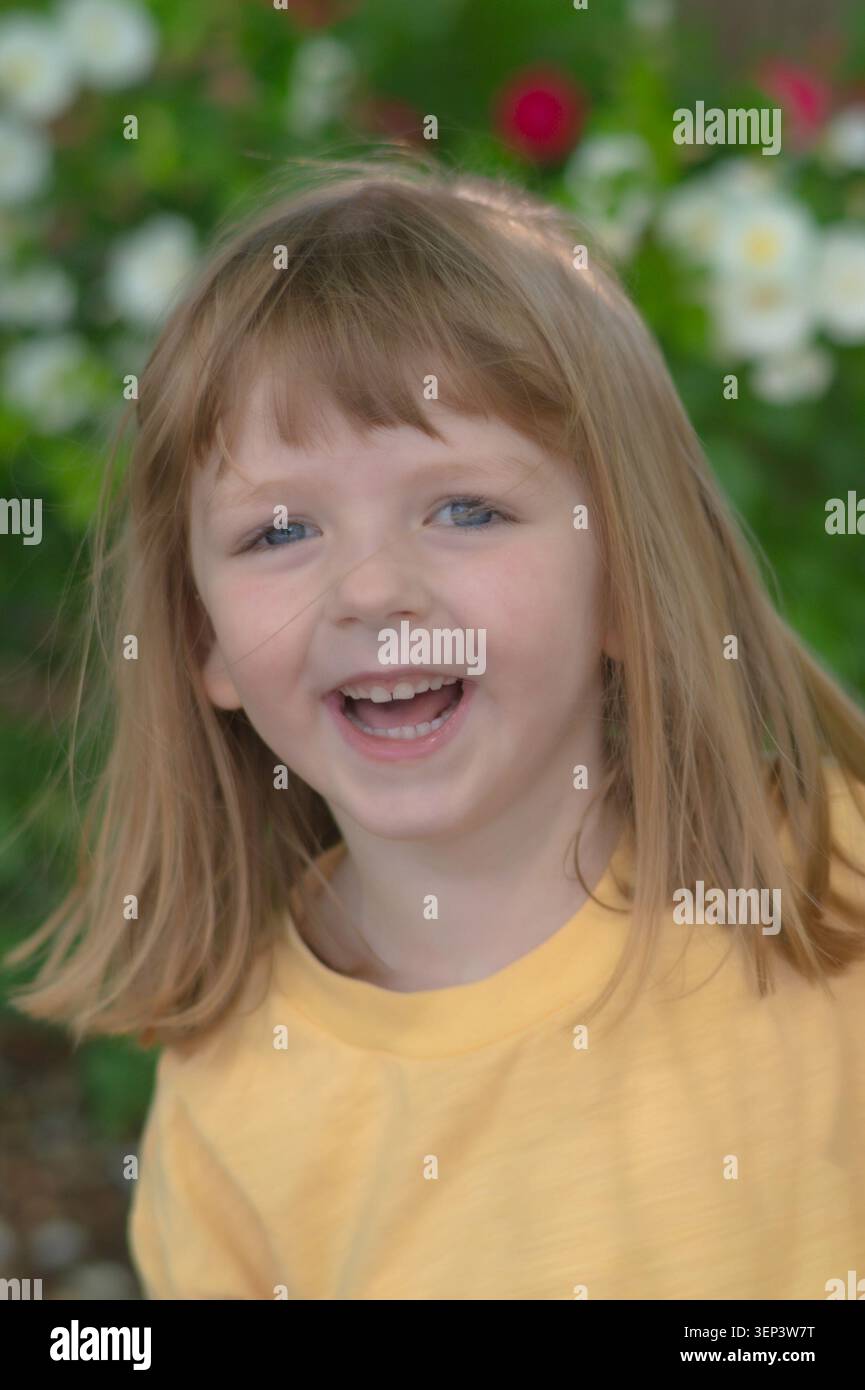 Süßes, fünfjähriges blondes Mädchen Stockfoto