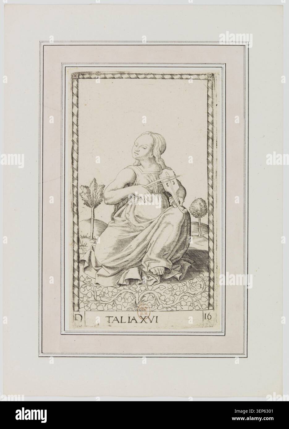 Thalia, Muse der Komödie, erscheint in einer allegorischen Tarotsequenz, die die theatralische Kunst und die klassische Mythologie repräsentiert und kulturelle Performancesysteme der Renaissance und symbolische Musen widerspiegelt. Stockfoto