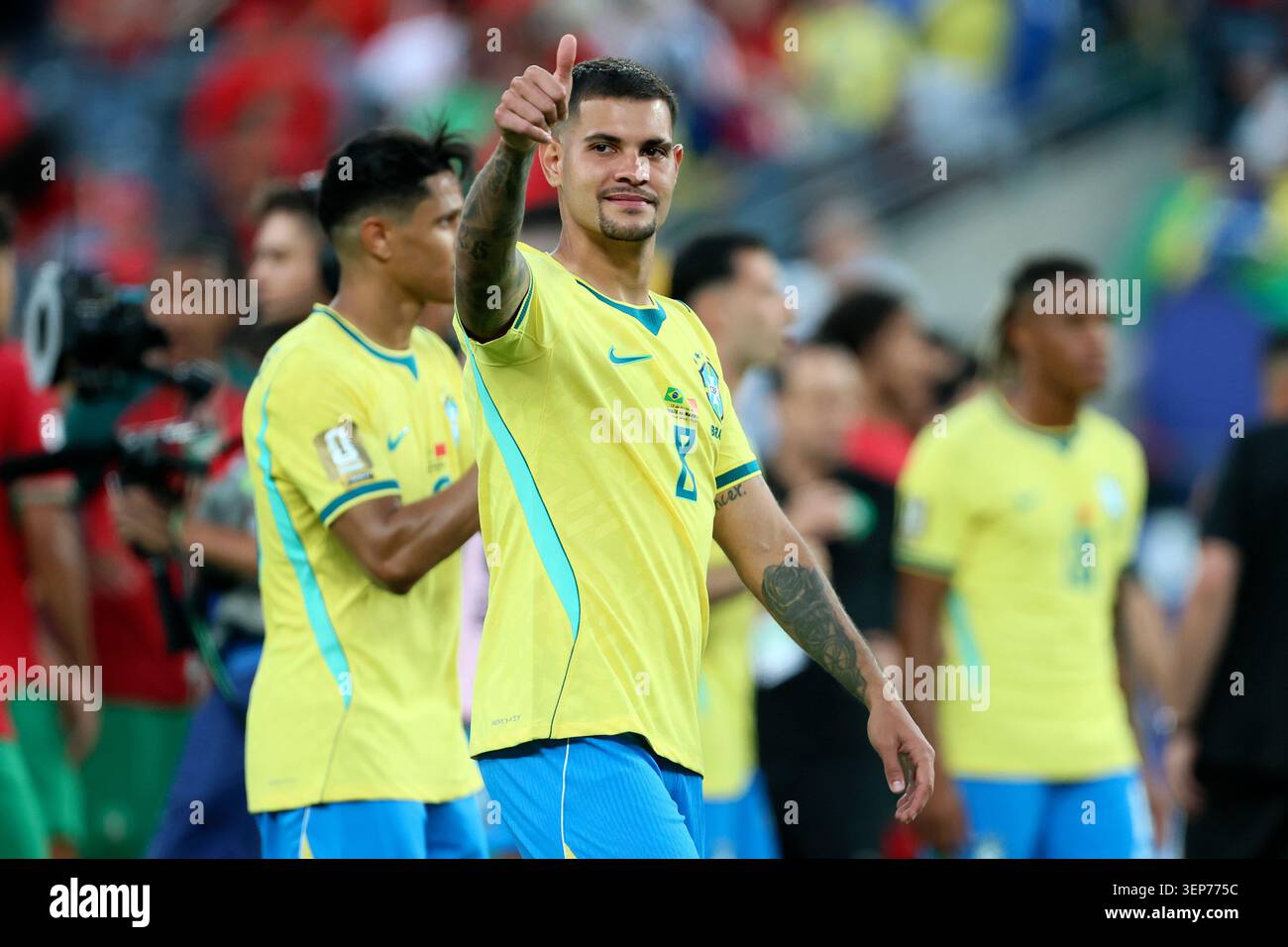 Bruno Guimaraes aus Brasilien zeigt sich nach dem Spiel der Gruppe C der FIFA-Weltmeisterschaft 2026 zwischen Brasilien und Marokko am 13. Juni 2026 im New York New Jersey Stadium in East Rutherford, Vereinigte Staaten von Amerika. Stockfoto