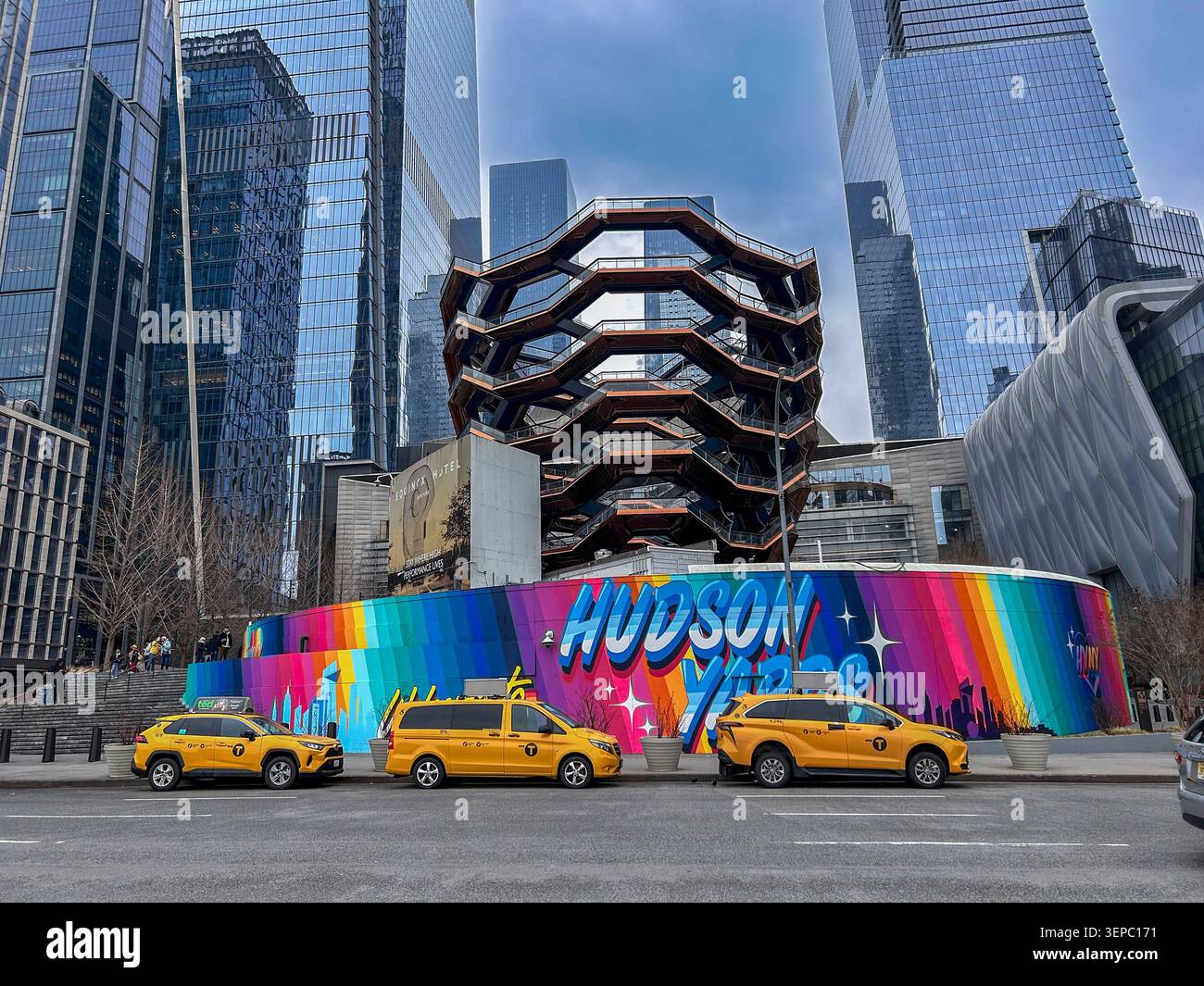 New York City, NY, USA, Moderne Architektur, Front, Hudson Yards, Einkaufszentrum, Schiff, Türme, (Struktur), (Designer: Thomas Heatherwick) Street Stockfoto