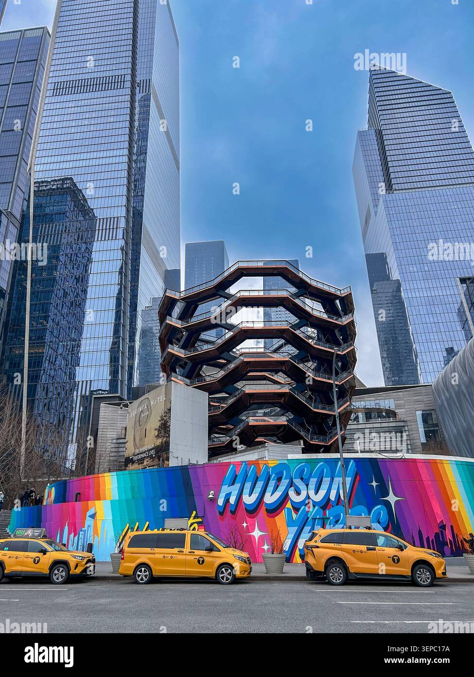 New York City, NY, USA, Moderne Architektur, Front, Hudson Yards, Einkaufszentrum, Schiff, Türme, (Struktur), (Designer: Thomas Heatherwick) Street Stockfoto