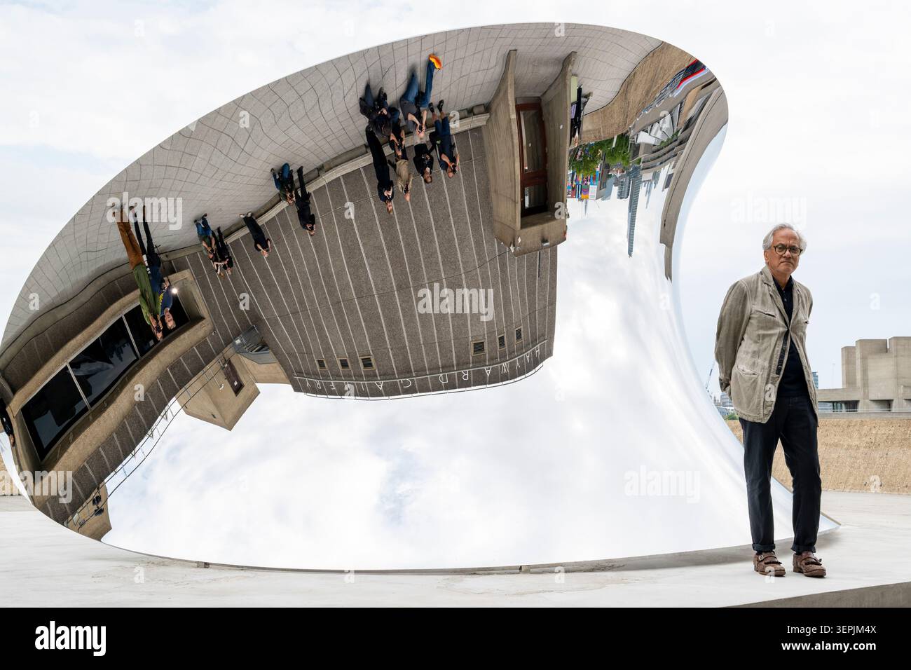 London, Großbritannien. 15. Juni 2026. „Tsunami“, 2025, bei einer Vorschau auf eine neue Ausstellung von Werken von Anish Kapoor (im Bild) in der Hayward Gallery. Die Show findet vom 16. Juni bis 18. Oktober 2026 statt. Quelle: Stephen Chung / Alamy Live News Stockfoto