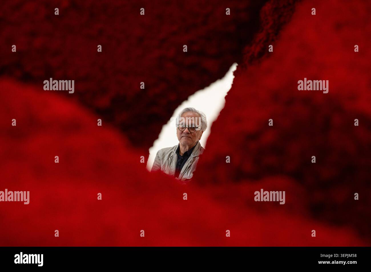 London, Großbritannien. 15. Juni 2026. ’Ha Makom’, 2026, bei einer Vorschau auf eine neue Ausstellung mit Werken von Anish Kapoor (im Bild) in der Hayward Gallery. Die Show findet vom 16. Juni bis 18. Oktober 2026 statt. Quelle: Stephen Chung / Alamy Live News Stockfoto