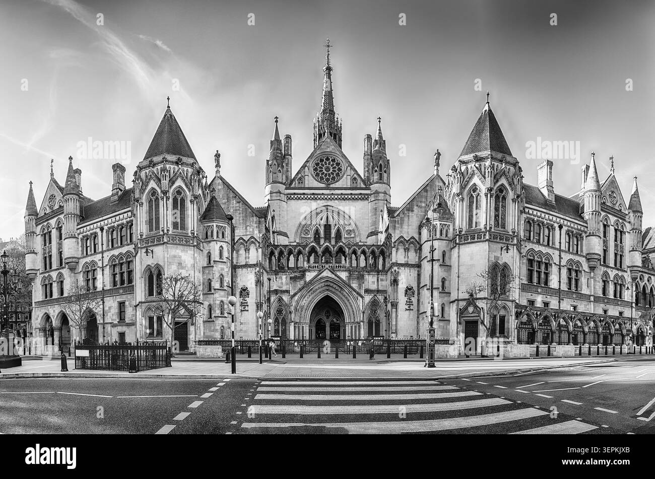 Haupteingang der Royal Courts of Justice on the Strand, London, England, Großbritannien Stockfoto