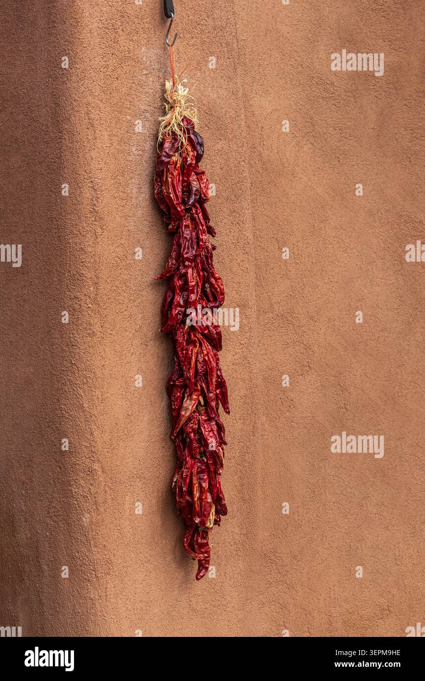 Red chile ristras., Santa Fe; New Mexico; USA; Santa Fe; New Mexico; USA; Stockfoto