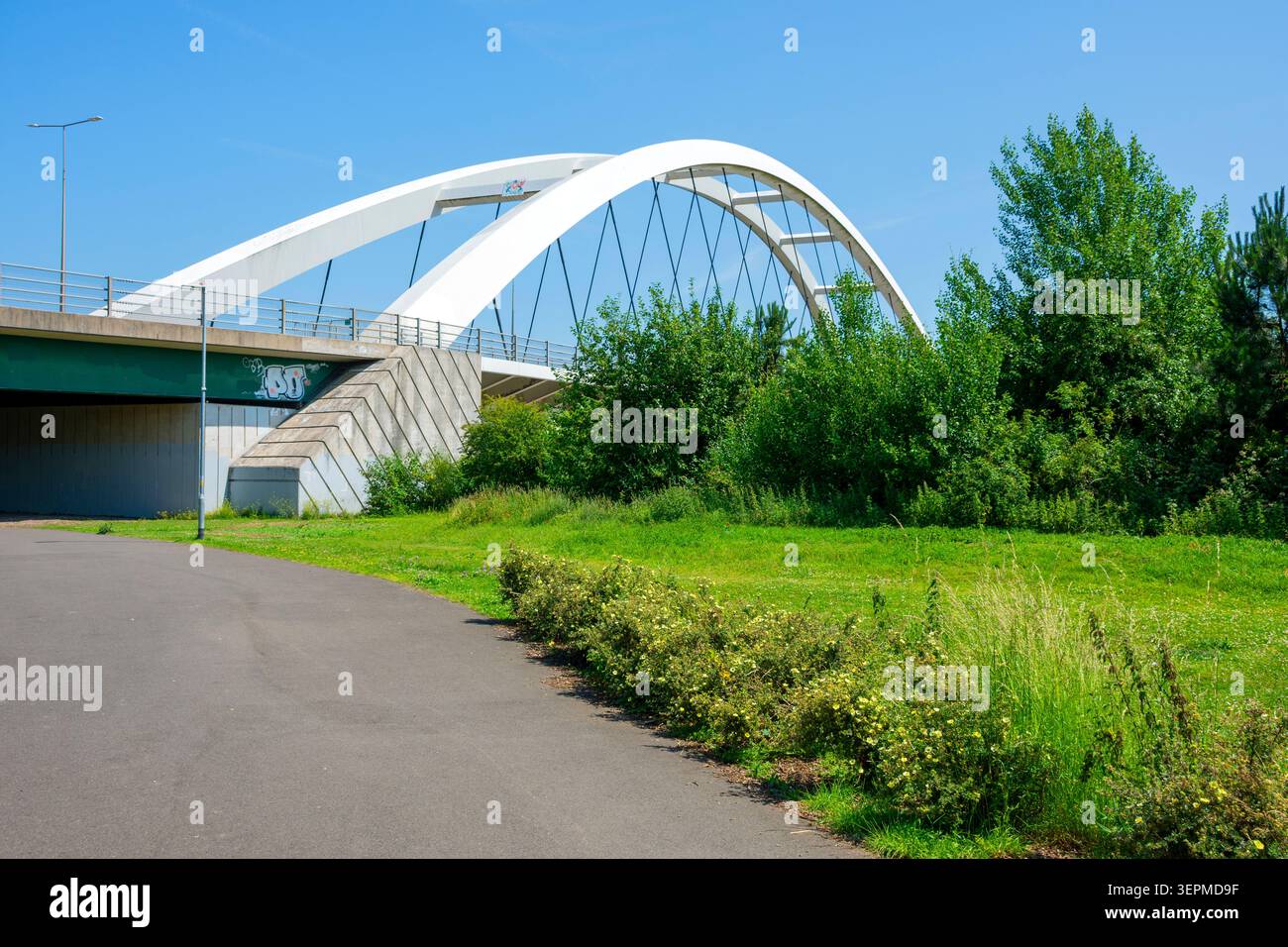 Die Stadtbrücke, die die Southern Distributor Road (A48) über den Fluss Usk führt. Newport, Südwales, Großbritannien Stockfoto
