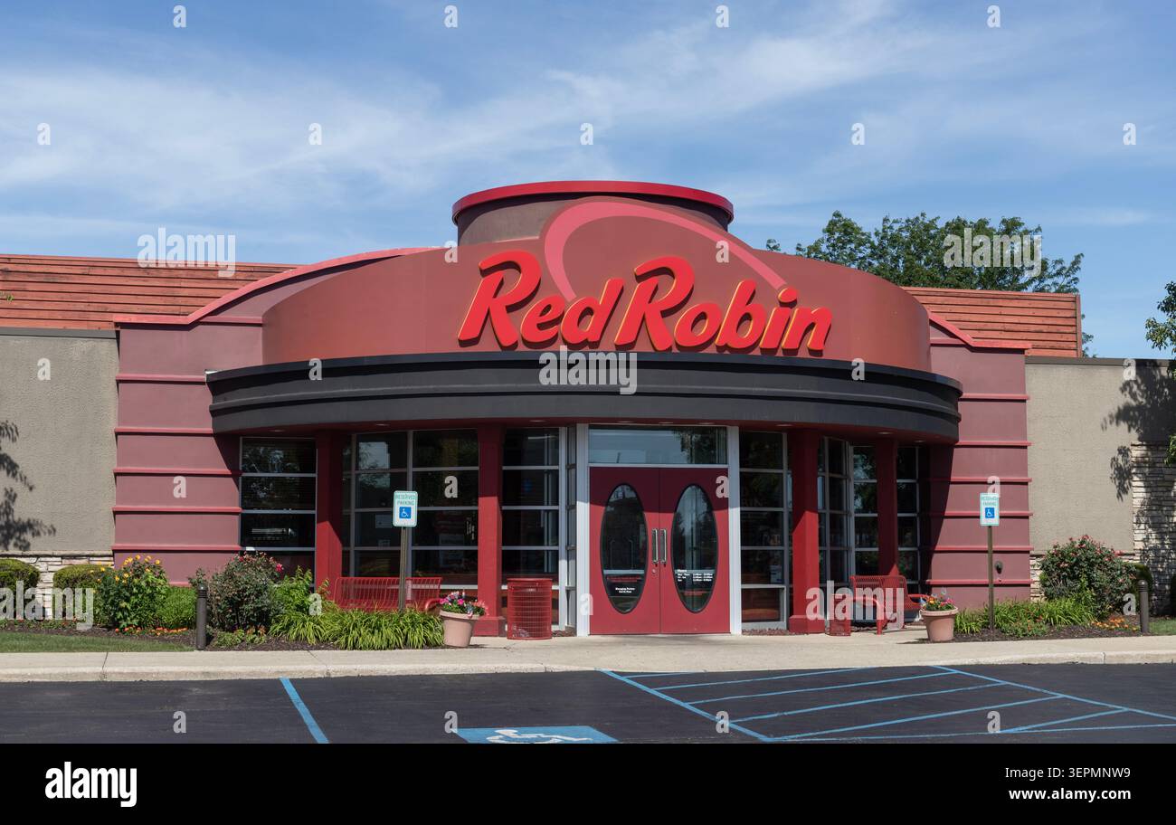 Schererville - 13. Juni 2026: Red Robin Gourmet Burgers and Brews Restaurant. Red Robin ist auf Hamburger und zwanglose Speisen spezialisiert. Stockfoto