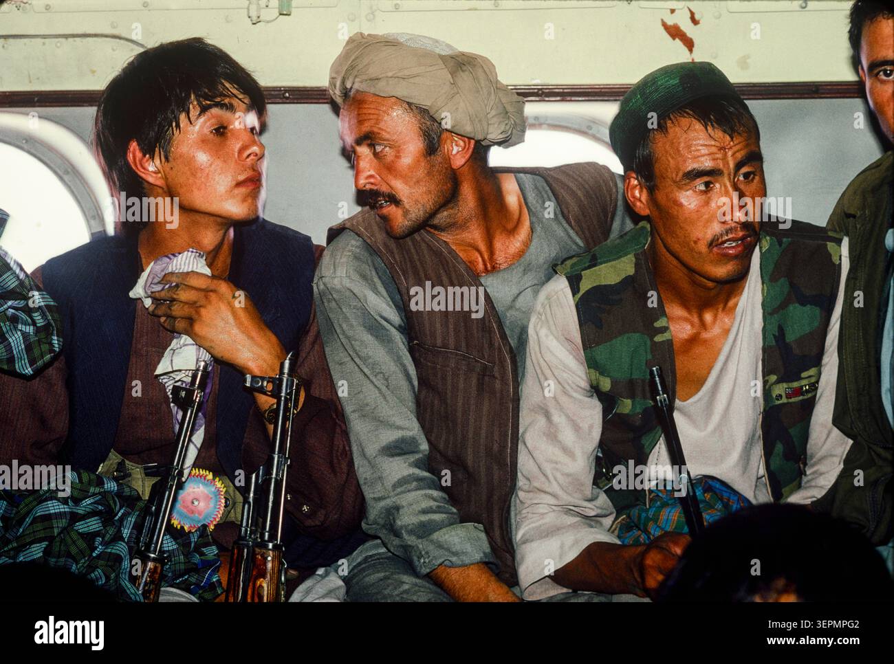 Mudschaheddin auf einem Militärtransport, Afghanistan, August 1992 Stockfoto