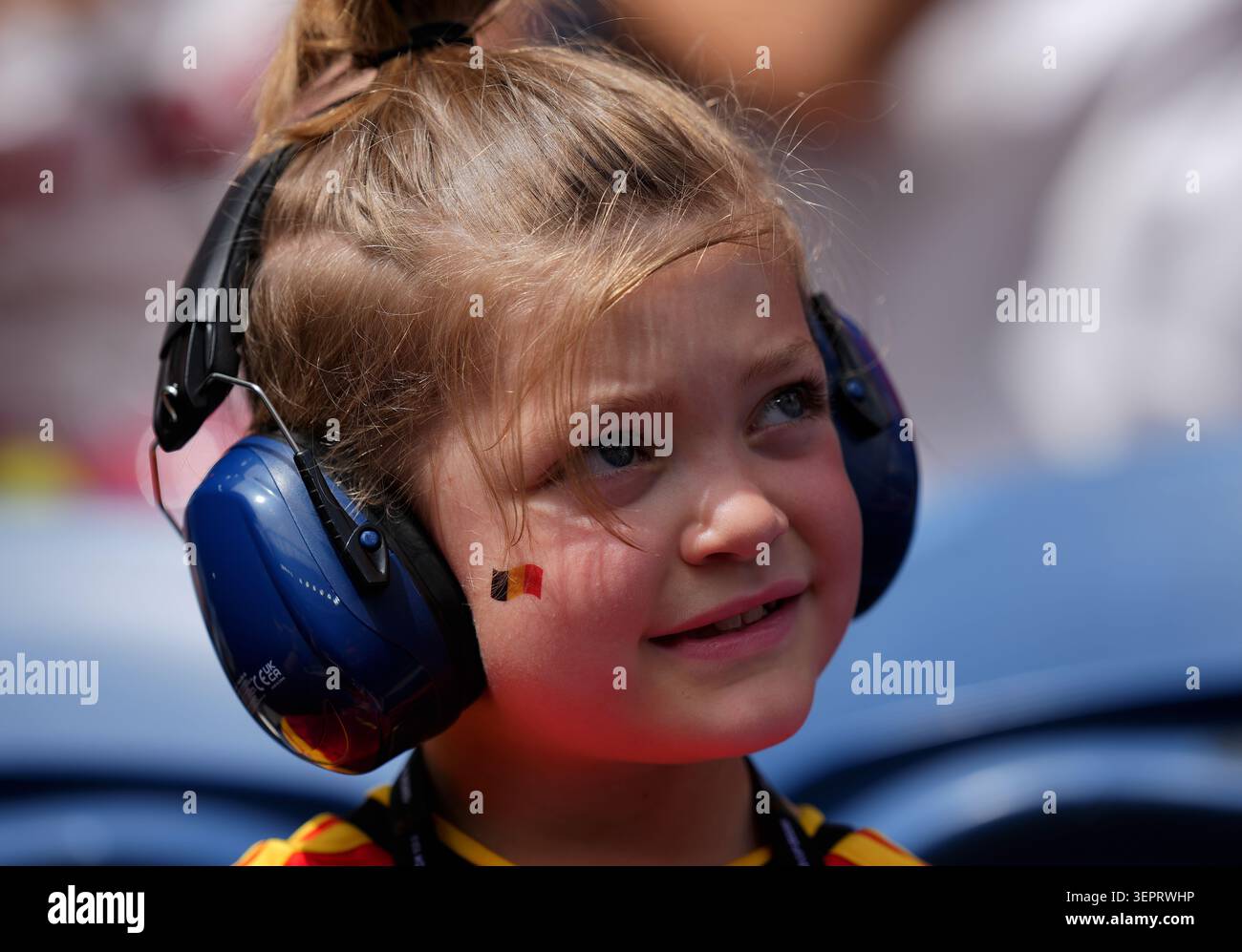 Seattle, USA. Juni 2026. Ein belgischer Fan ist vor dem Spiel der Gruppe G zwischen Belgien und Ägypten bei der FIFA Fussball-Weltmeisterschaft 2026 im Seattle Stadium in Seattle, USA, am 15. Juni 2026 zu sehen. Quelle: Peng Ziyang/Xinhua/Alamy Live News Stockfoto