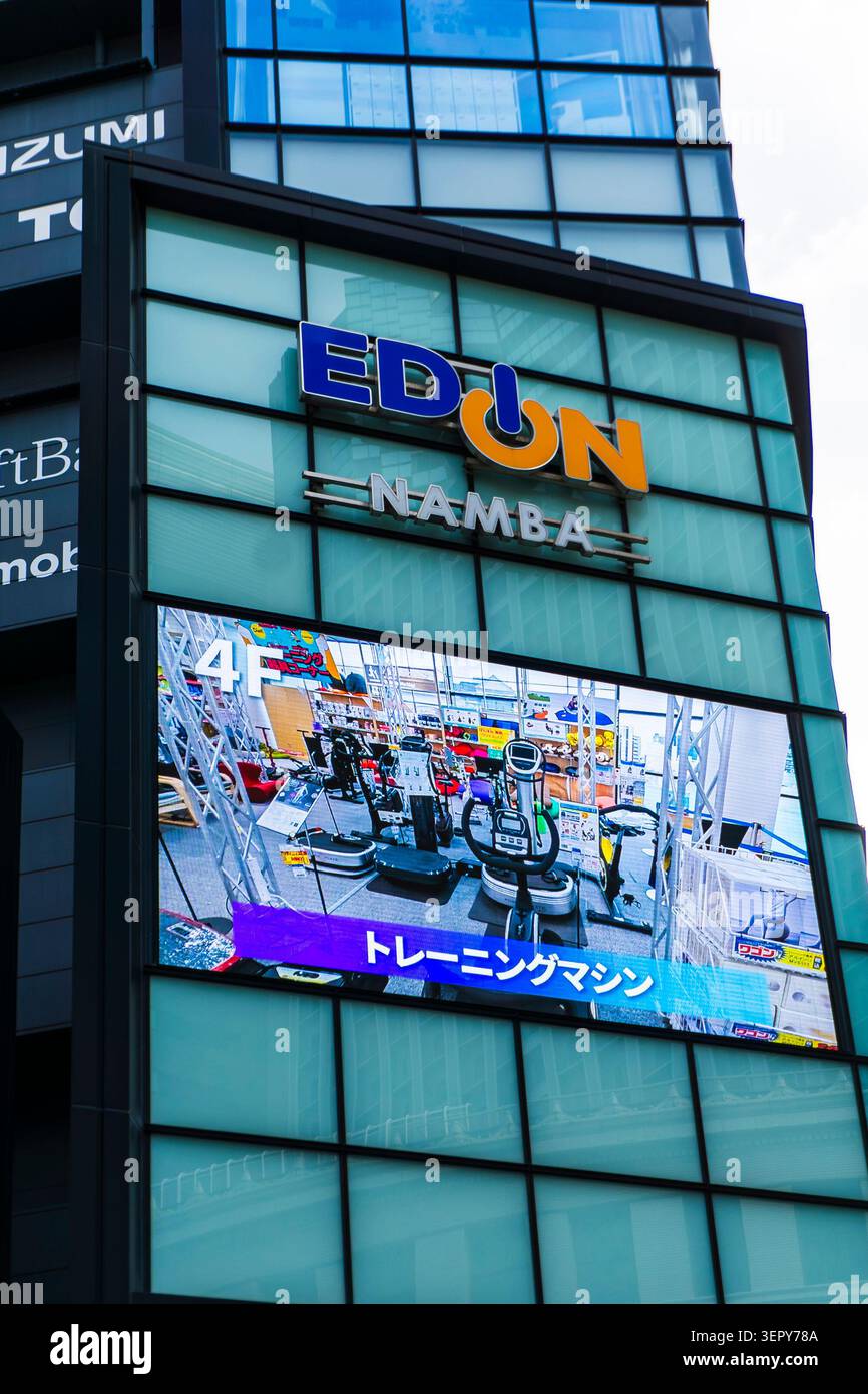 OSAKA, JAPAN – AUG. 24, 2026: EDION Namba ist ein großer Einzelhändler für Unterhaltungselektronik in Namba, Osaka, der einzigartige Erlebnisse wie Shopping, d Stockfoto