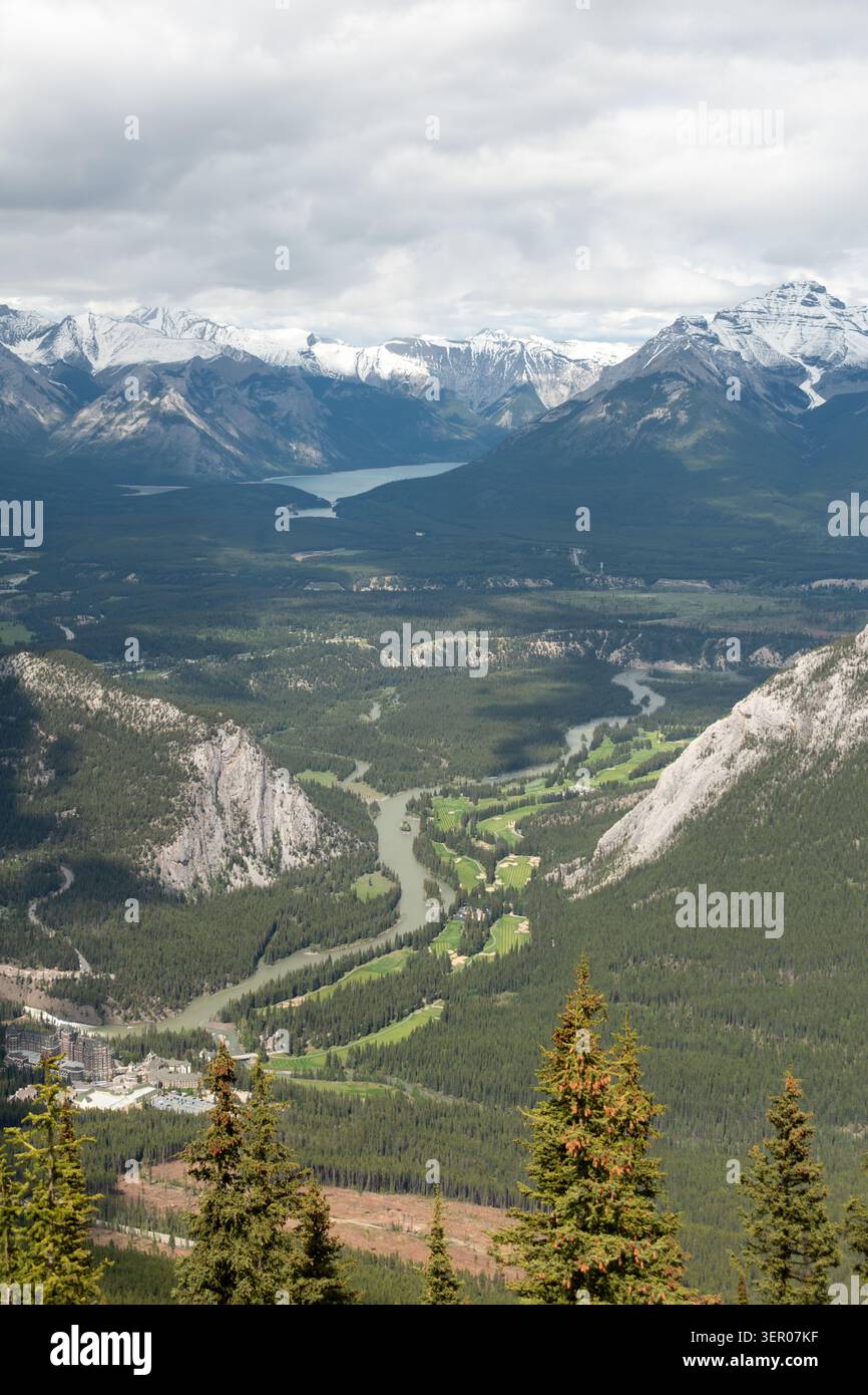 Banff, Alberta, Kanada - 4. Juni 2026: Bow River Stockfoto