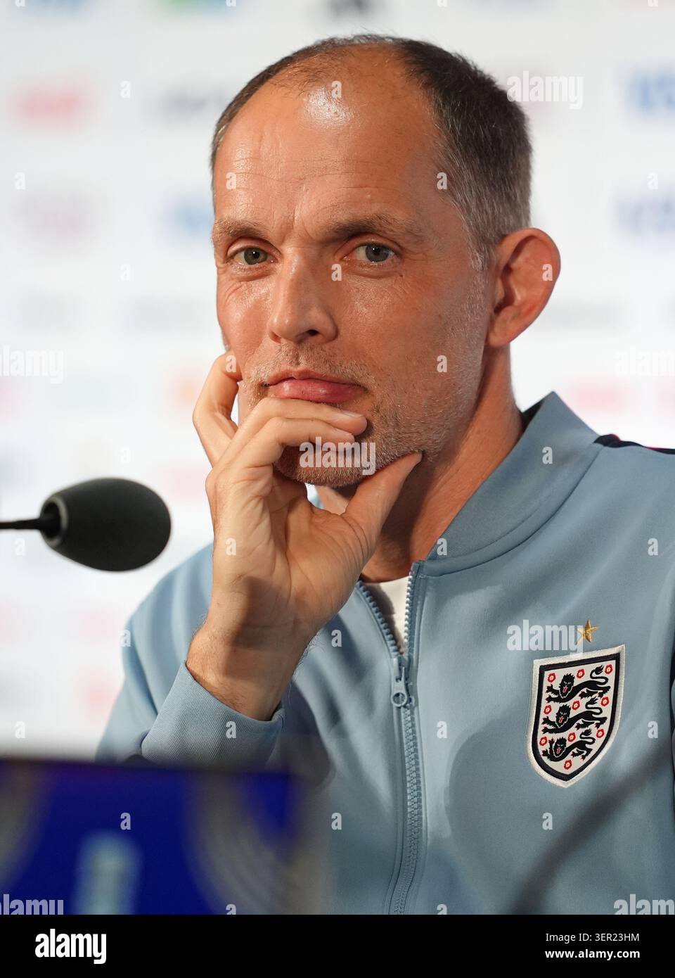 England-Manager Thomas Tuchel, während einer Pressekonferenz im Dallas Stadium, Dallas. Bilddatum: Dienstag, 16. Juni 2026. Stockfoto