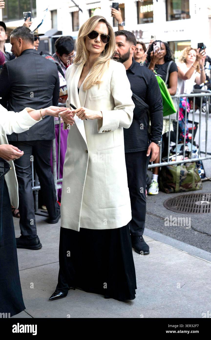 16. Juni 2026, New York, NY, USA: Angelina Jolie nimmt an „Couture“ Special Screening Teil. Im Whitby Hotel in New York. Photo Image Press/Zuma Press 16. Juni 2026. (Credit Image: © Photo Image Press via ZUMA Press Wire) NUR REDAKTIONELLE VERWENDUNG! Nicht für kommerzielle ZWECKE! Stockfoto