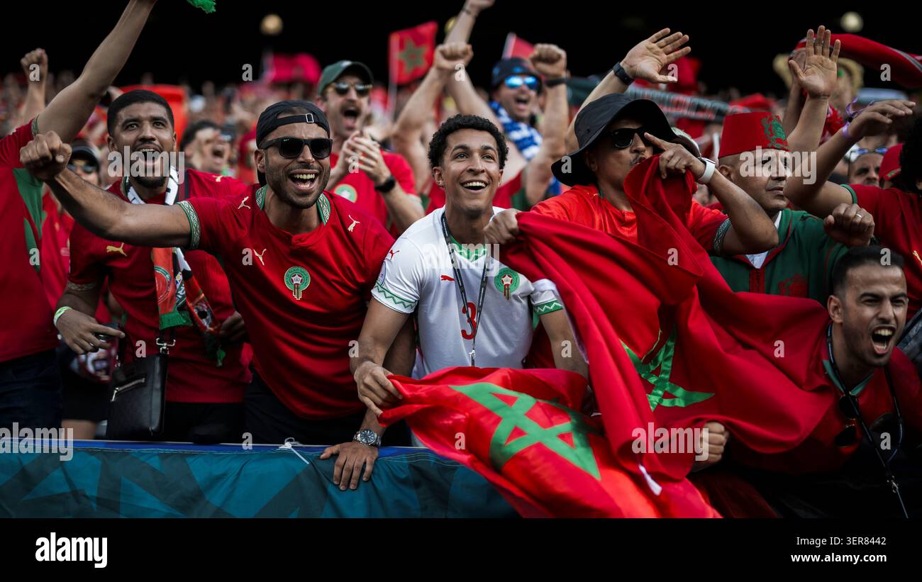 Die Fans Marokkos zeigen ihre Unterstützung vor dem Fußball-Spiel der Gruppe C der FIFA-Weltmeisterschaft 2026 zwischen Brasilien und Marokko. Das Spiel endete mit 1-1 Gleichgewichten. Stockfoto