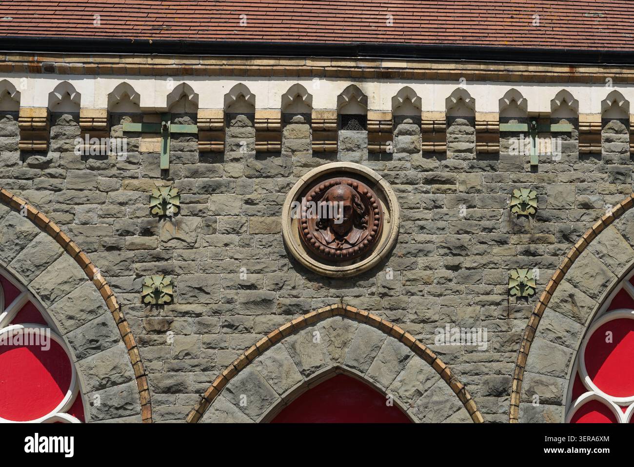 BUILTH WELLS, POWYS, WALES – JUNI 2026: Die historische Fassade des Wyeside Arts Centre in der Castle Street. Ursprünglich 1877 erbaut Stockfoto