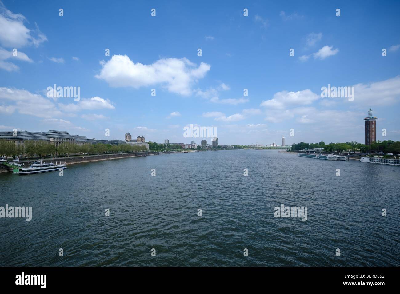Köln - 5. Mai 2026 : Panoramablick auf den Rhein in Köln Stockfoto
