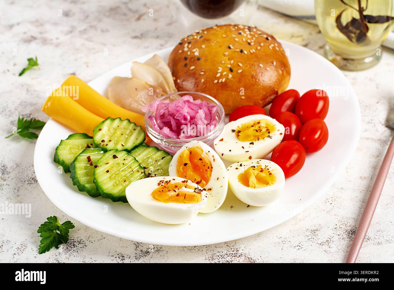 Gesundes Food-Konzept mit proteinreicher Frühstücksauswahl Stockfoto