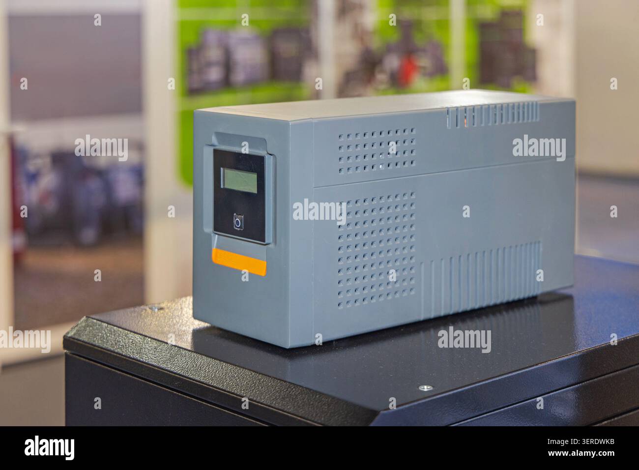 Unterbrechungsfreie Stromversorgung über dem Standby-UPS des Rechenzentrums des Computers Stockfoto
