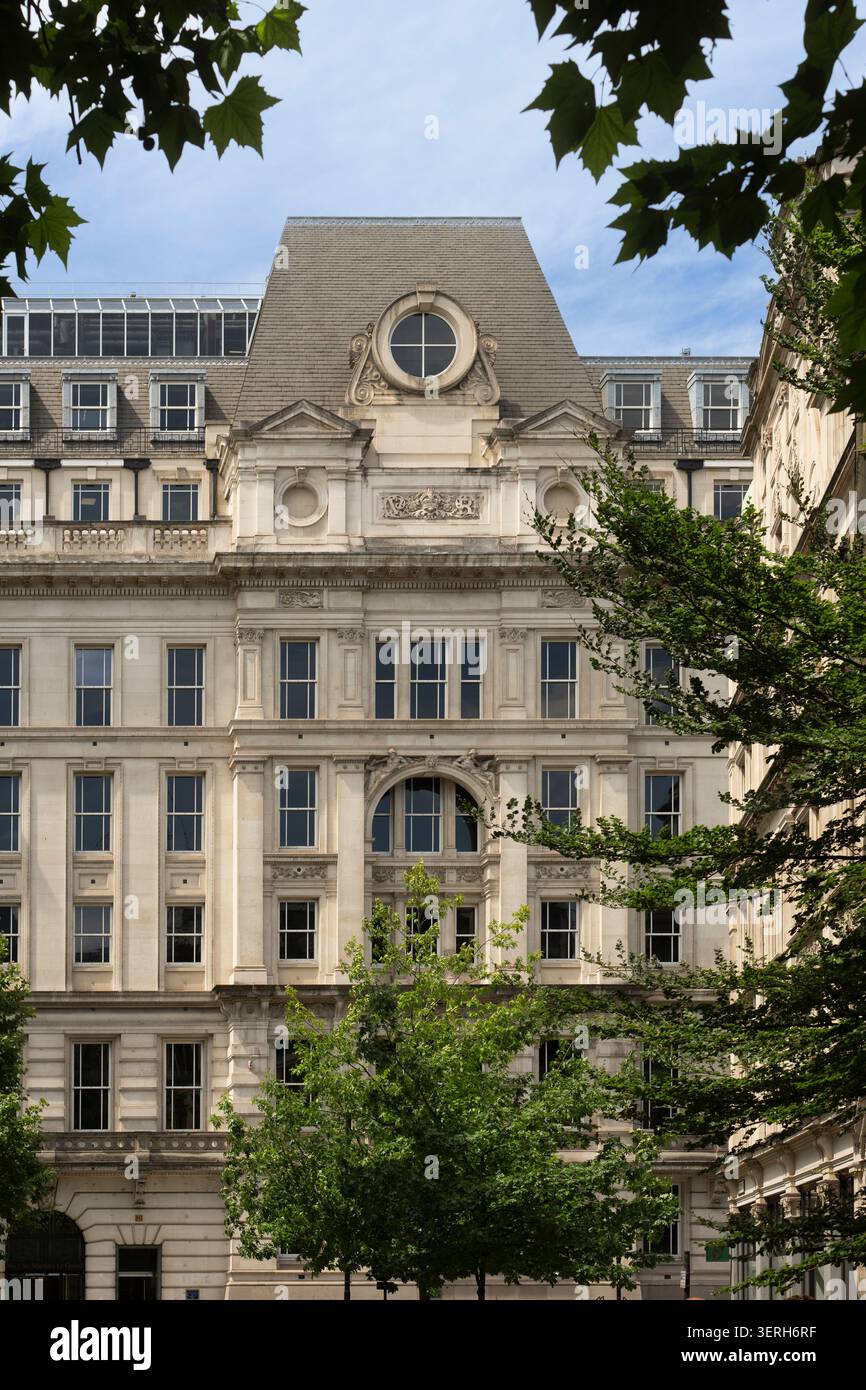 Das ehemalige GPO North Gebäude am 1 St Martin's Le Grand, London, fängt die großartige Architektur dieses historischen Postdenkmals ein. Stockfoto