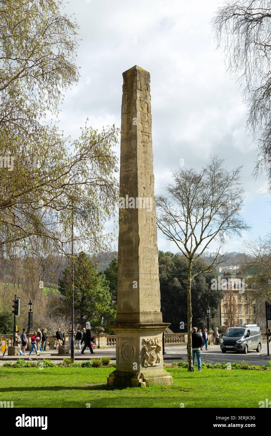 Der Orange Grove Obelisk in Bath ist ein 30 Fuß (9 Meter) großes Kalksteindenkmal, das 1734 vom extravaganten Zeremoniemeister Beau Nash errichtet wurde Stockfoto
