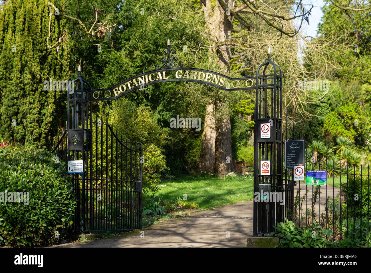 Der Eingang zu den Botanischen Gärten im Royal Victoria Park in Bath, England Stockfoto