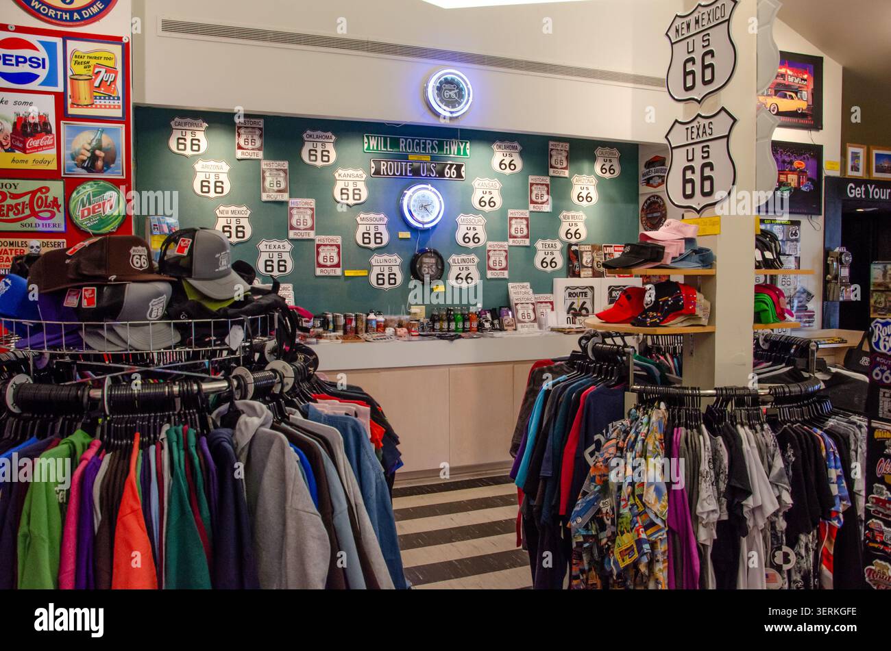 Das Route 66 Museum bietet Geschenke, T-Shirts und Souvenirs im Route 66 Museum in Clinton, Oklahoma, USA Stockfoto