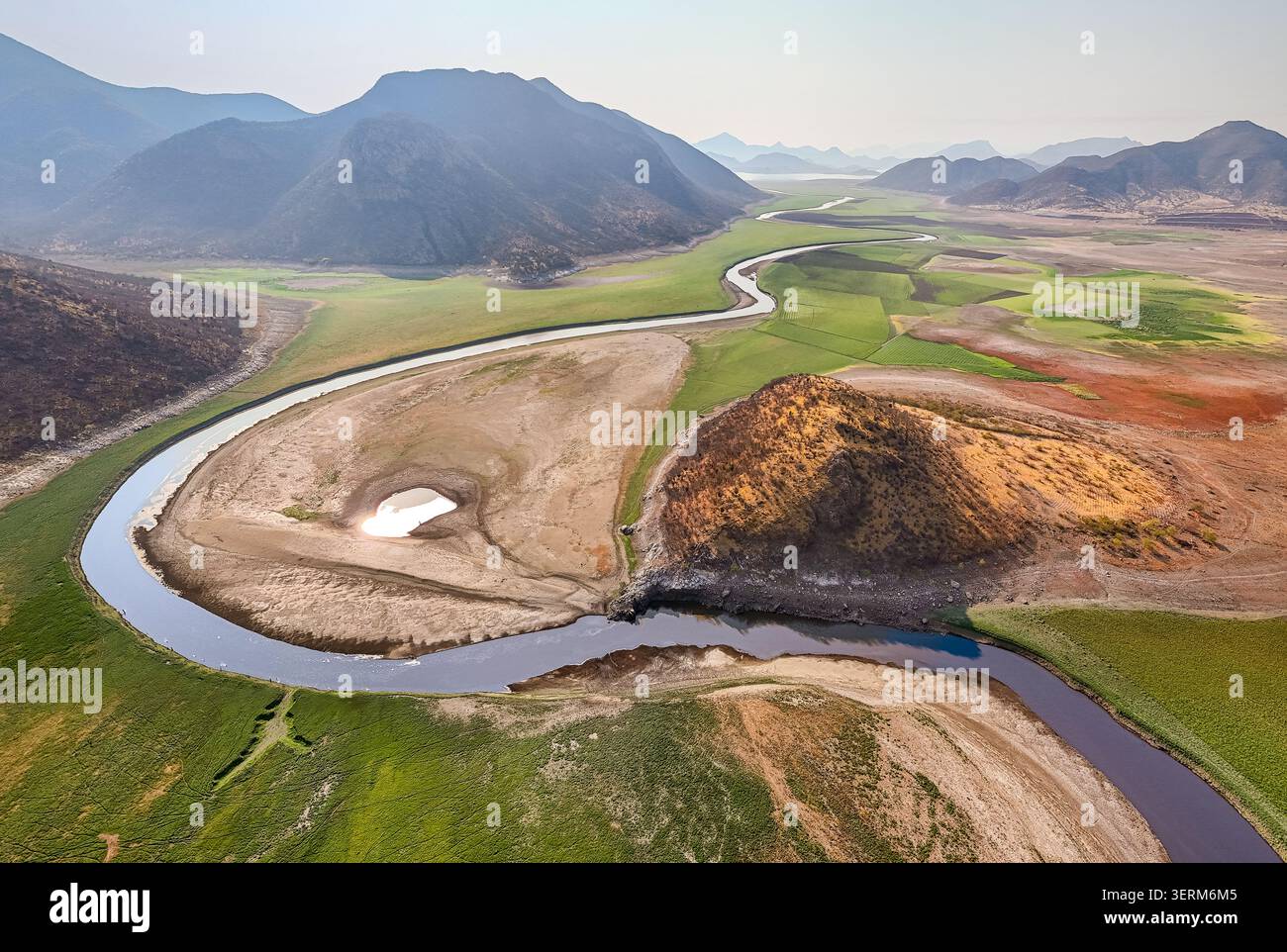 Der Cupatitzio River, kurz bevor er in den Infiernillo Lake in Michoacan, Mexiko mündet. Stockfoto