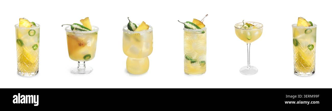 Von Ananas-Jalapeno-Margaritas und scharfen Cocktails mit gesalzenen Rändern und Eiswürfeln isoliert Stockfoto