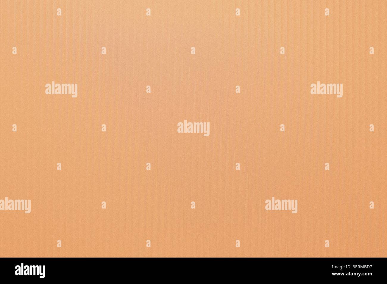 Ein warmer, pfirsichfarbener abstrakter Hintergrund mit einer dezenten vertikal gestrichenen Textur und einem weichen, gleichmäßigen Farbverlauf. Stockfoto