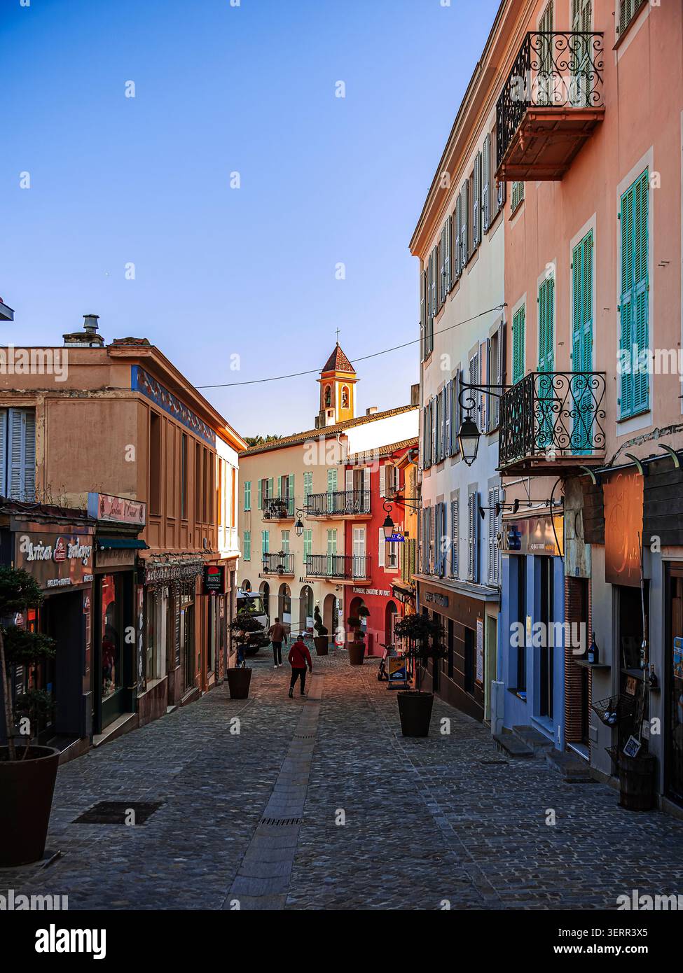 Gasse des historischen Zentrums von Saint Jean Cap Ferrat an der französischen Riviera Stockfoto