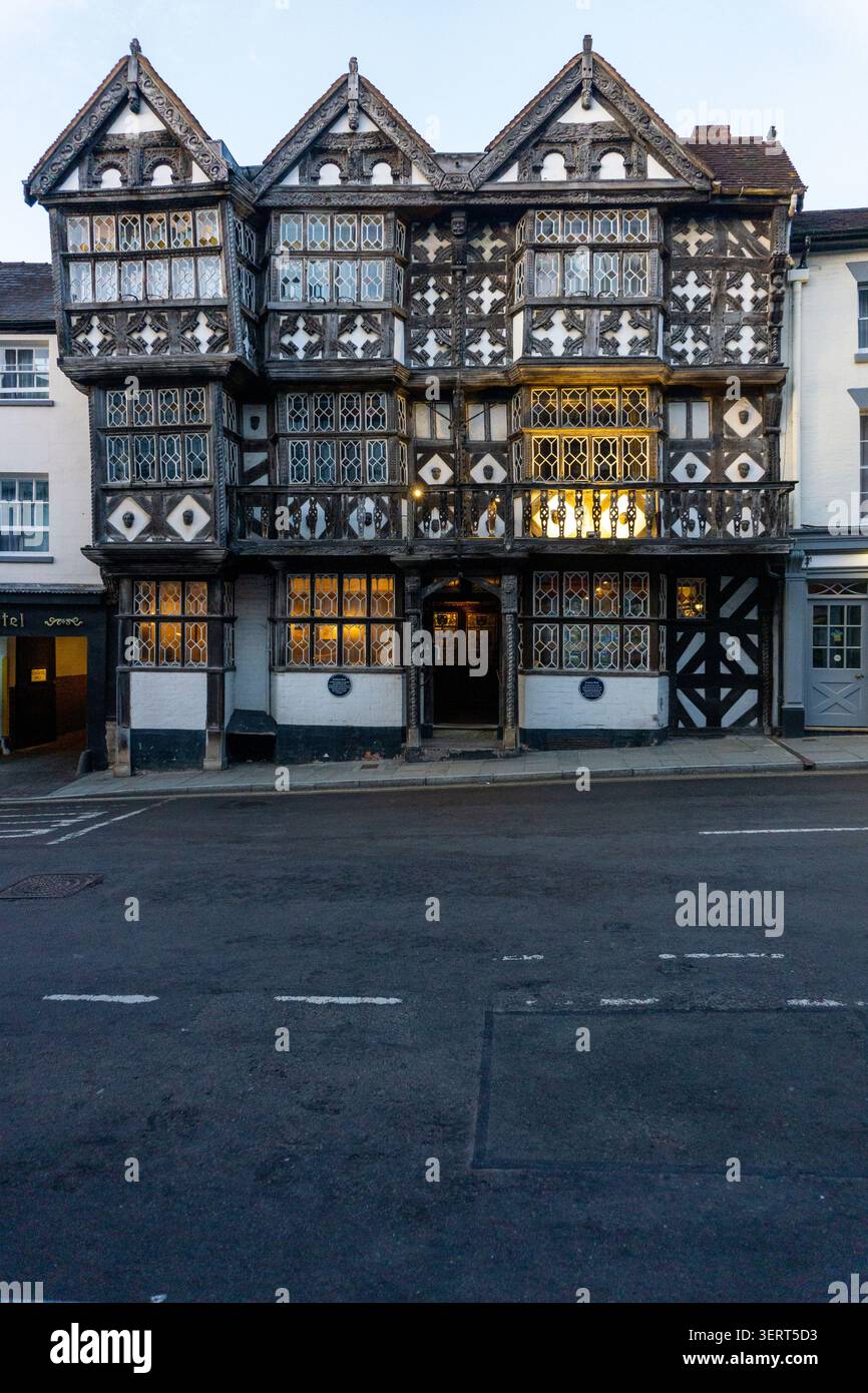 Das berühmte mittelalterliche fachwerkhaus The Feathers at Ludlow, Shropshire, England Stockfoto