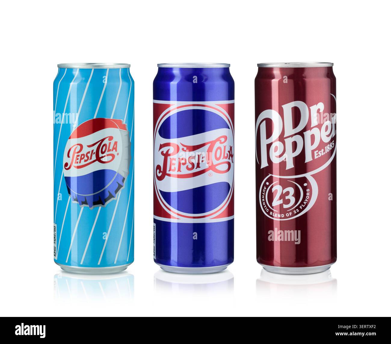 Pepsi-Cola und Dr Pepper Vintage Design Aluminium Getränkedosen mit Reflexionen isoliert auf weißem Hintergrund Stockfoto