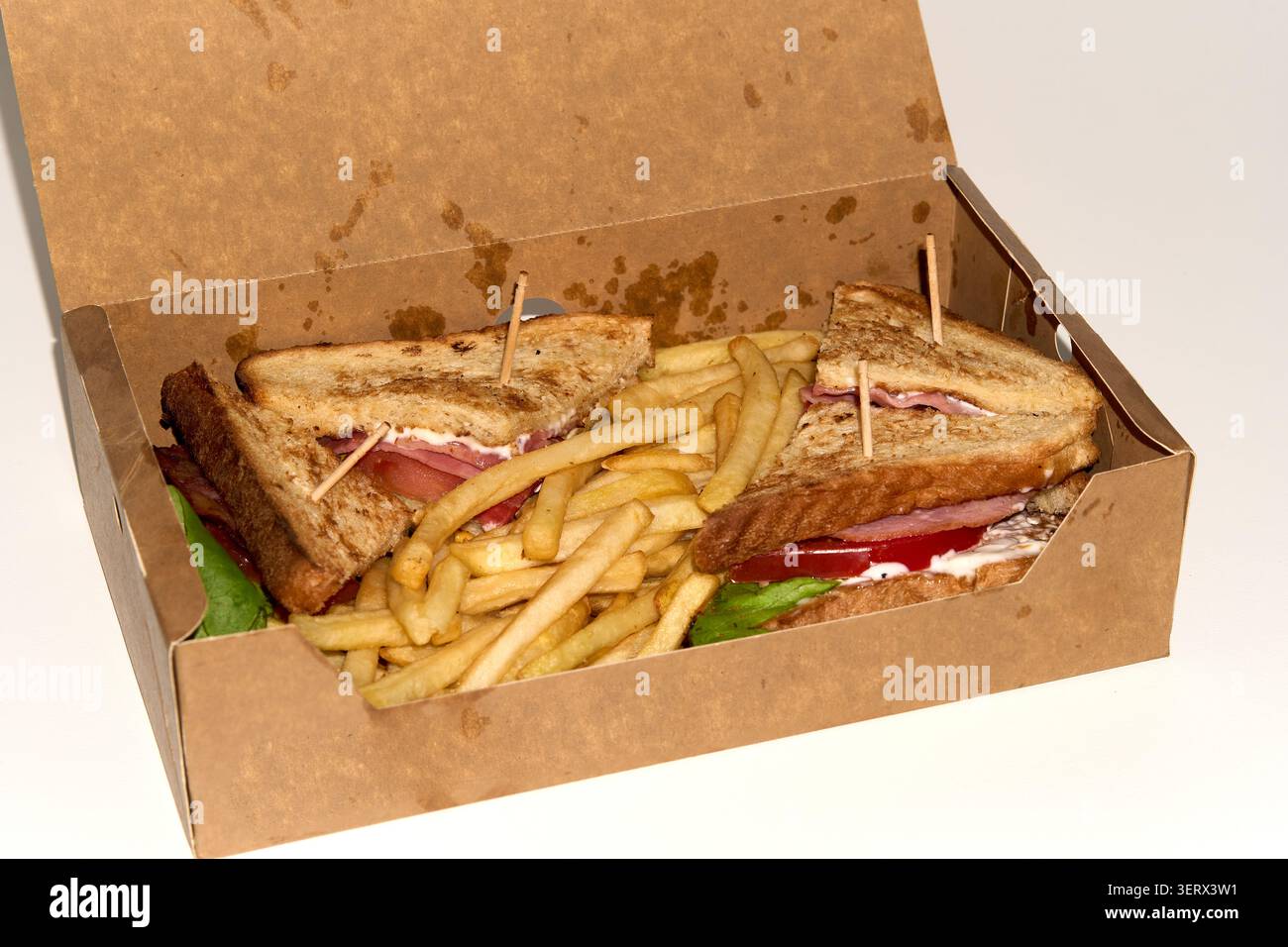 Club-Sandwich in einer Take-away-Box. Stockfoto