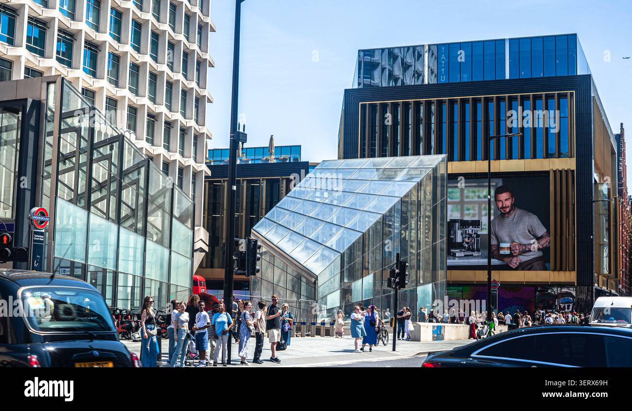 Tottenham Court Road U-Bahn-Station und Verkehrsknotenpunkt, Central London, England, Großbritannien. Stockfoto