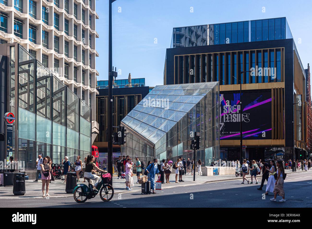 Tottenham Court Road U-Bahn-Station und Verkehrsknotenpunkt, Central London, England, Großbritannien. Stockfoto