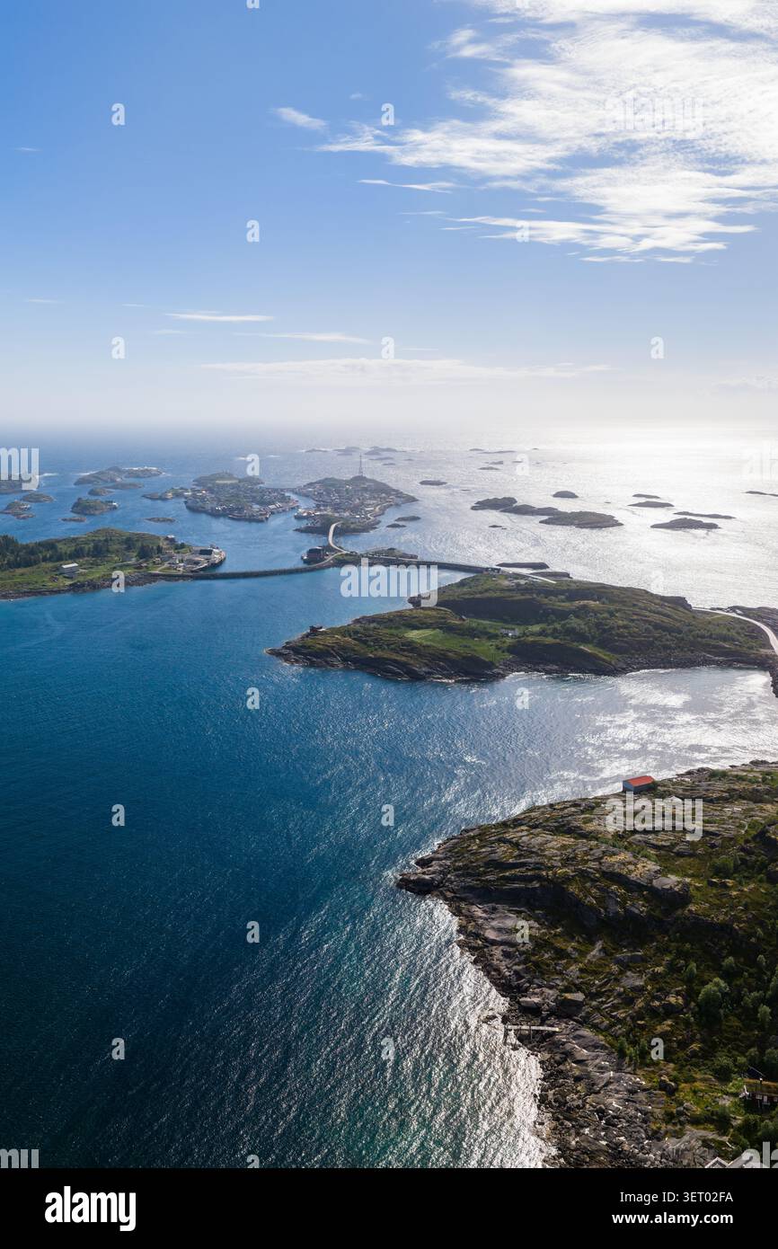 Aus der Vogelperspektive der Lofoten in der Nähe von Svolvaer und Henningsvaer, Norwegen Stockfoto