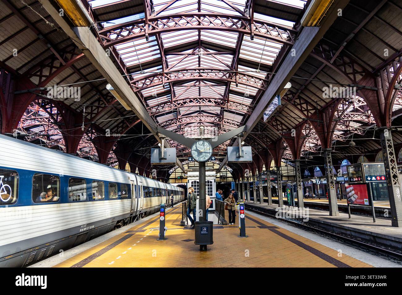 Bahnsteige am Kopenhagener Hauptbahnhof (Københavns Hovedbanegård), Dänemark Stockfoto