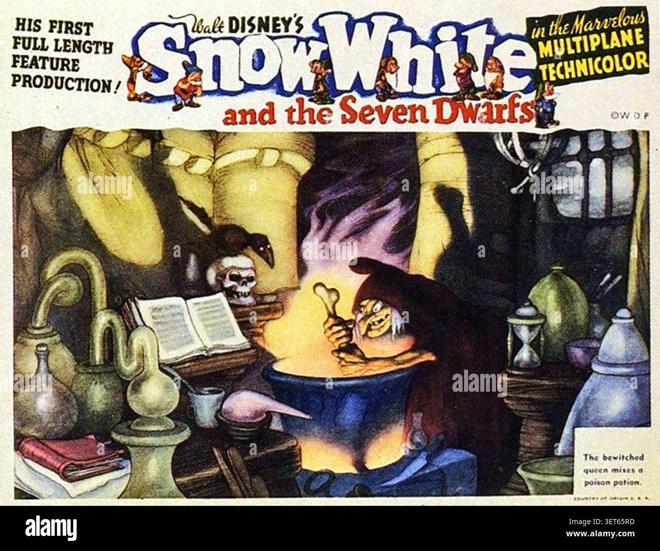 1937 Walt Disney's Snow White and the Seven Dwarfs animierte Filmtheater-Lobby-Karte. Er wirbt für den Film als Walt Disneys „erste Full-Length-Feature-Produktion“ und betont, dass er im „Marvelous Multiplane Technicolor“-Prozess gedreht wurde. Stockfoto