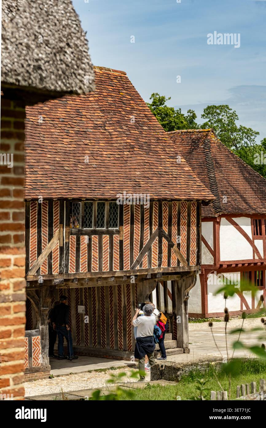 Altes Markthaus, ein Gebäude aus dem 16. Jahrhundert, das aus Titchfield gerettet und auf dem Marktplatz des Weald & Downland Living Museum in Chichester, UK, wiederaufgebaut wurde Stockfoto