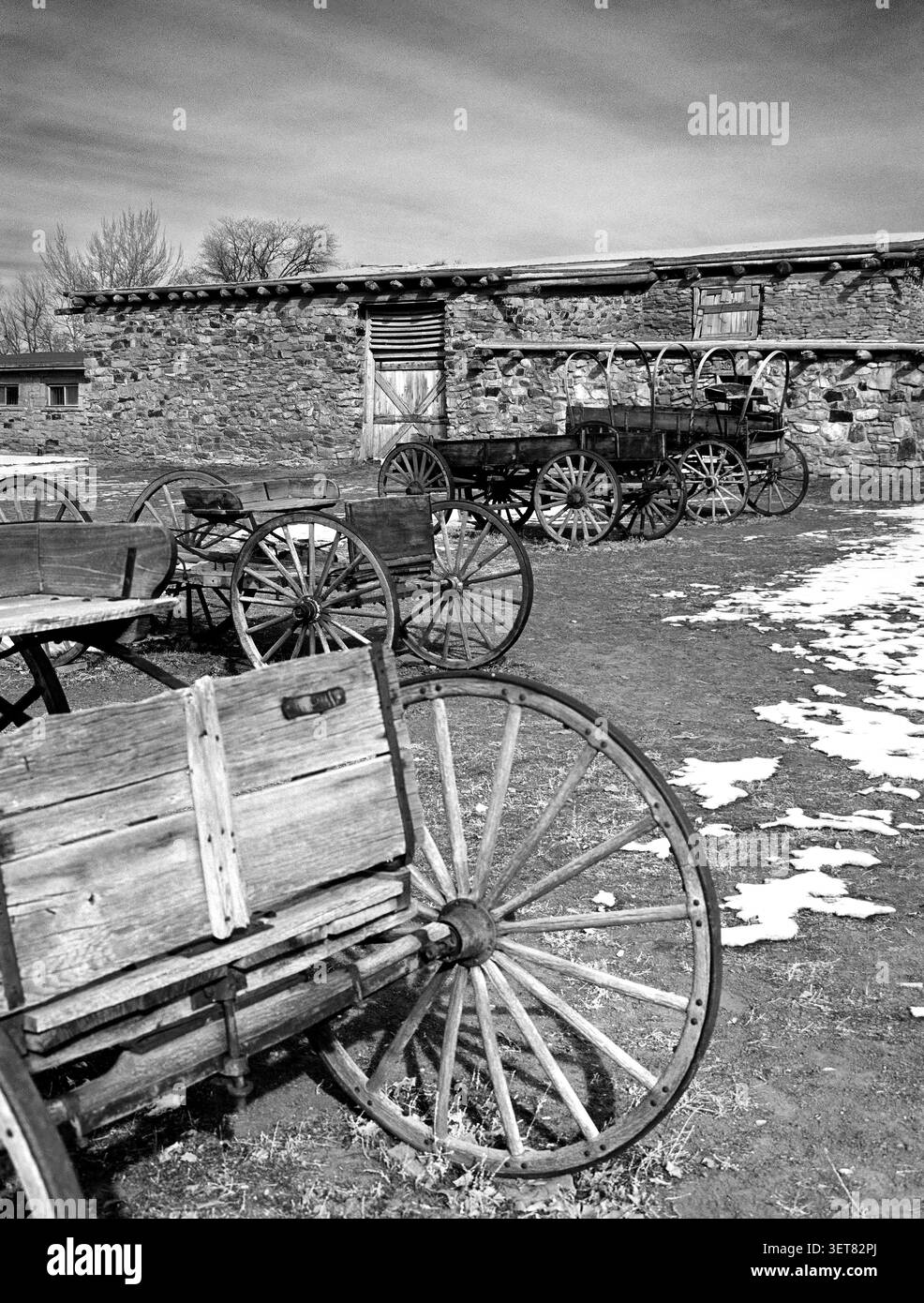 Buckboard-Wagen am Hubbell Trading Post in Ganado, Arizona. Das Hotel befindet sich im Navajo Indianerreservat. Stockfoto