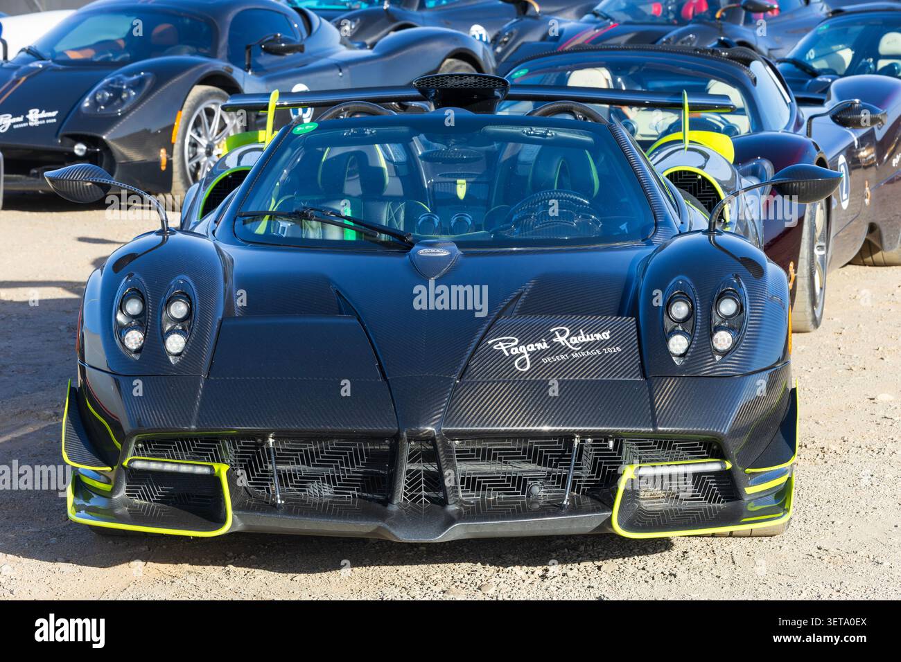 Ein Pagani Huayra Roadster beim Desert Mirage 2026 Rennen am Harrat Aussichtspunkt in Alula, Saudi-Arabien Stockfoto