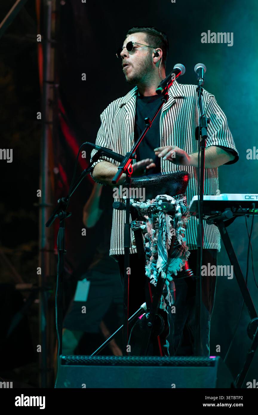 Tareq Abu Kwaik (auch bekannt als El Far3i): Rapper, Perkussionist und Sänger des palästinensisch-jordanischen Musikkollektivs 47SOUL, das 2013 in Amman gegründet wurde und für seine Pionierarbeit im Musikgenre „Shamstep“ bekannt ist. Rom, 21. Juli 2026. Stockfoto