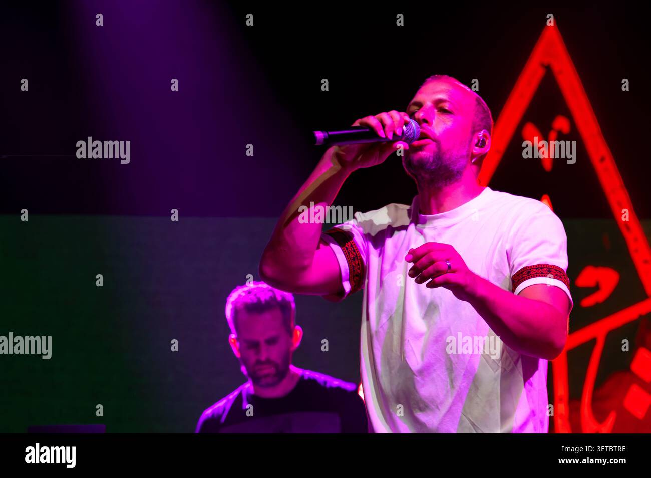 Ramzy Suleiman (bekannt als Z the People): Synthesizer-Spieler und Sänger des palästinensischen und jordanischen Musikkollektivs 47SOUL, das 2013 in Amman gegründet wurde und bekannt dafür war, das Musikgenre „Shamstep“ erfunden zu haben. Rom, 21. Juli 2026 Stockfoto