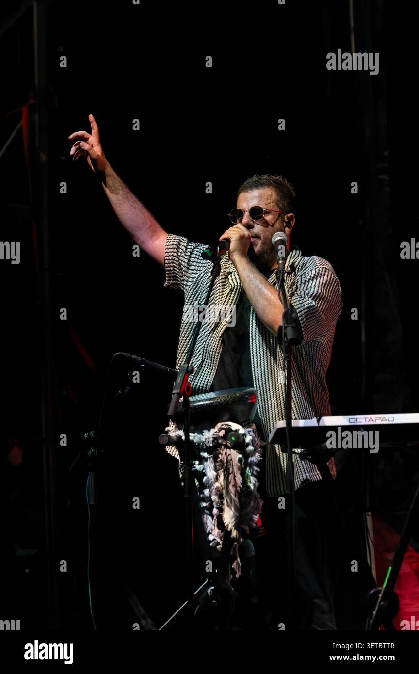 Tareq Abu Kwaik (auch bekannt als El Far3i): Rapper, Perkussionist und Sänger des palästinensisch-jordanischen Musikkollektivs 47SOUL, das 2013 in Amman gegründet wurde und für seine Pionierarbeit im Musikgenre „Shamstep“ bekannt ist. Rom, 21. Juli 2026. Stockfoto