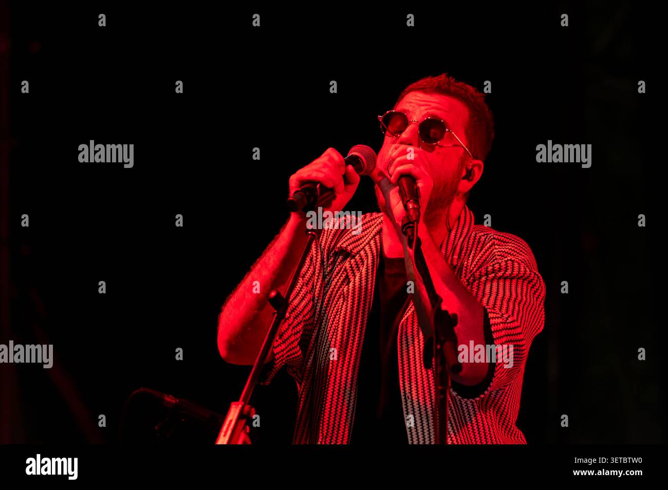 Tareq Abu Kwaik (auch bekannt als El Far3i): Rapper, Perkussionist und Sänger des palästinensisch-jordanischen Musikkollektivs 47SOUL, das 2013 in Amman gegründet wurde und für seine Pionierarbeit im Musikgenre „Shamstep“ bekannt ist. Rom, 21. Juli 2026. Stockfoto